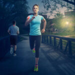 GloboStar® 79074 Μαγνητικό Clip Ασφαλείας Φωσφοριζέ Αντανακλαστικό για Ποδηλάτες & Runners με Φωτεινή Σήμανση LED & Μπαταρία CR2032 - Αδιάβροχο IP65 Κόκκινο Φωσφοριζέ - Image 6