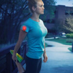 GloboStar® 79074 Μαγνητικό Clip Ασφαλείας Φωσφοριζέ Αντανακλαστικό για Ποδηλάτες & Runners με Φωτεινή Σήμανση LED & Μπαταρία CR2032 - Αδιάβροχο IP65 Κόκκινο Φωσφοριζέ - Image 7