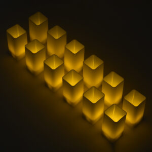 GloboStar® CANDLE 79540 ΣΕΤ 12 x Διακοσμητικά Realistic Κεράκια με LED Εφέ Κινούμενης Φλόγας - Μπαταρίας 12 x CR2032 Θερμό Λευκό 2700K Μπεζ L3.7 x W3.7 x H7.5cm