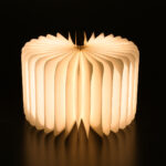 GloboStar® 79636 Vintage Ξύλινο Επιτραπέζιο Διακοσμητικό Φωτιστικό XL Βιβλίο LED SMD 4W 350lm DC 5V 2000mAh Επαναφορτιζόμενο με Καλώδιο Τροφοδοσίας USB RGB 21.5 x 16.5 x 2.2cm - Image 3