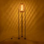 GloboStar® CURACAO 999-0041 Μοντέρνο Επιδαπέδιο Φωτιστικό Μονόφωτο 1 x E27 IP20 Μαύρο Μέταλλο με Καφέ Ξύλο - Μ30 x Π30 x Υ165cm