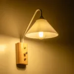 GLOBOSTAR® ALESSIA 999-0178 Μοντέρνο Φωτιστικό Τοίχου - Απλίκα με Ντουί 1 x E27 AC 220-240V IP20 - Μπεζ & Λευκό - Μ18 x Π26 x Υ29cm